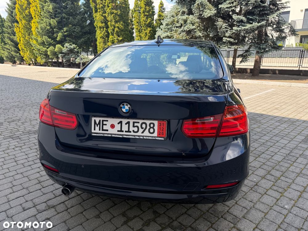 BMW Seria 3 320i Sport-Aut Sport Line - 11