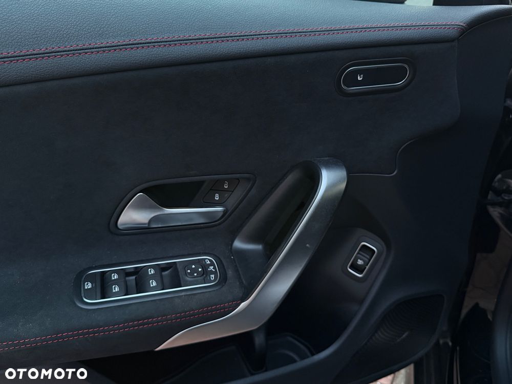 Mercedes-Benz CLA 200 mHEV AMG Line 7G-DCT - 13
