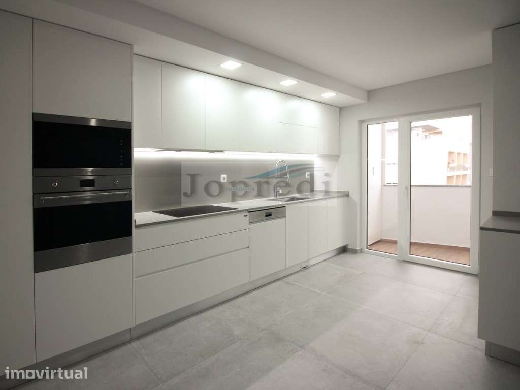 T3 com mezzanine e 3 lugares de garagem no centro de Carcavelos - Grande imagem: 5/13