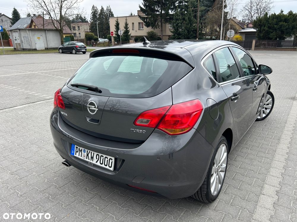 Opel Astra 1.6 Turbo Cosmo - 19