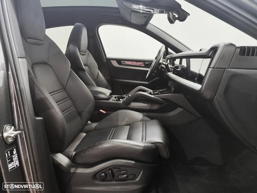 Porsche Cayenne Coupé E-Hybrid - 38