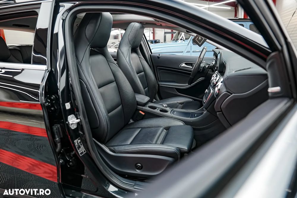 Mercedes-Benz GLA 220 d 4MATIC 7G-DCT - 10