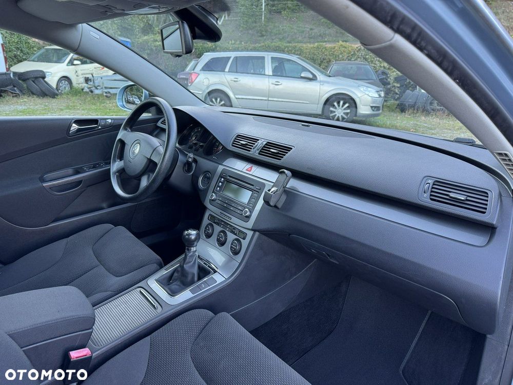 Volkswagen Passat - 16