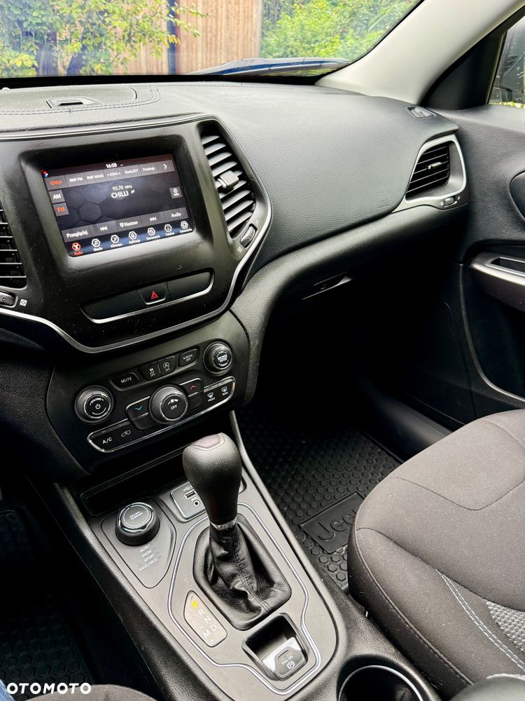 Jeep Cherokee - 12