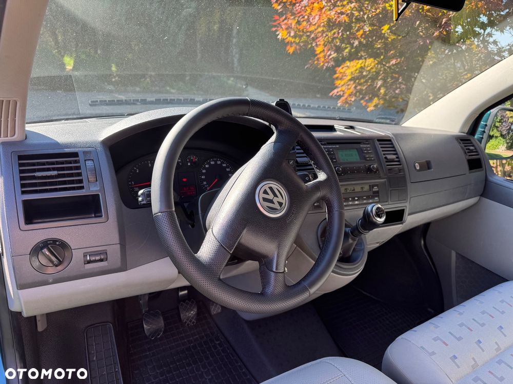 Volkswagen Caravelle - 8