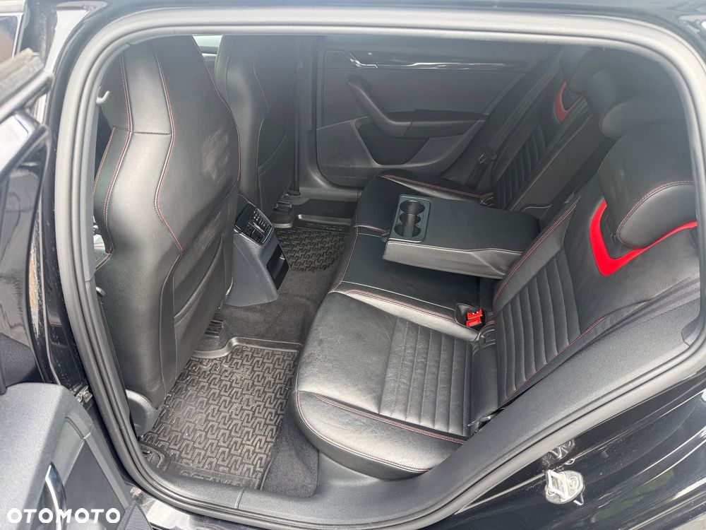 Skoda Octavia 2.0 TDI DSG RS - 17