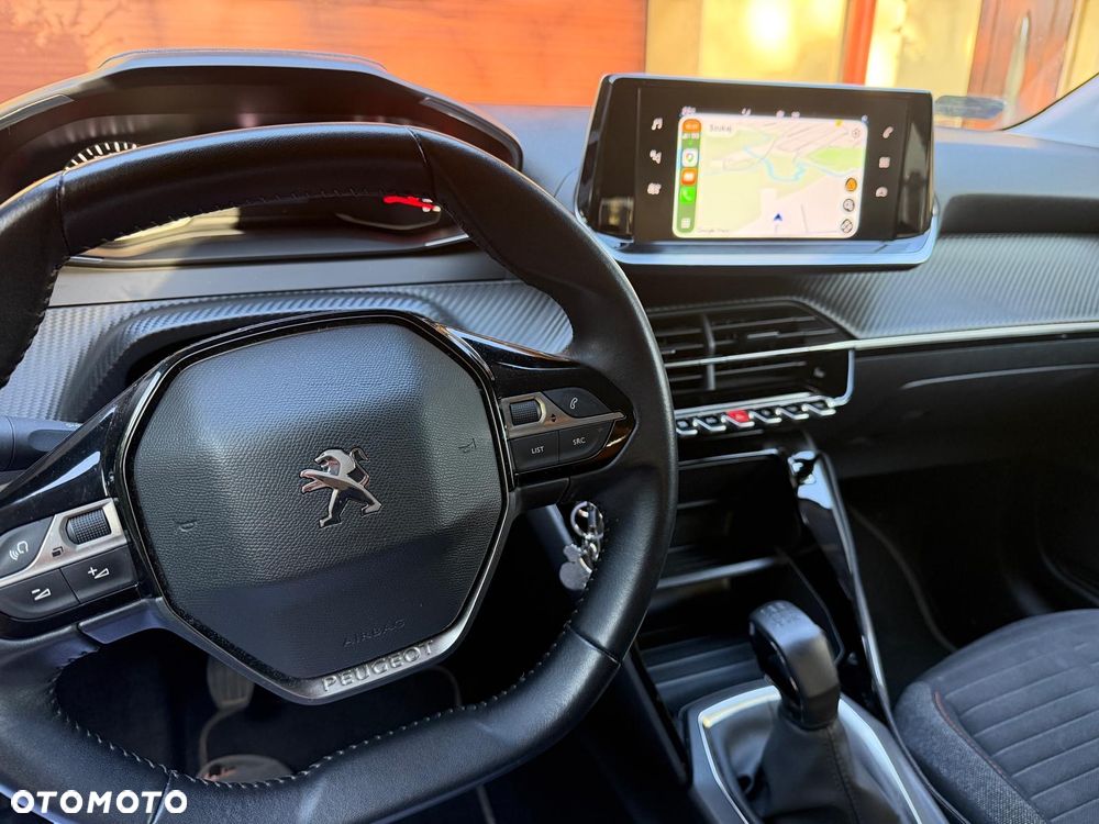 Peugeot 208 - 8