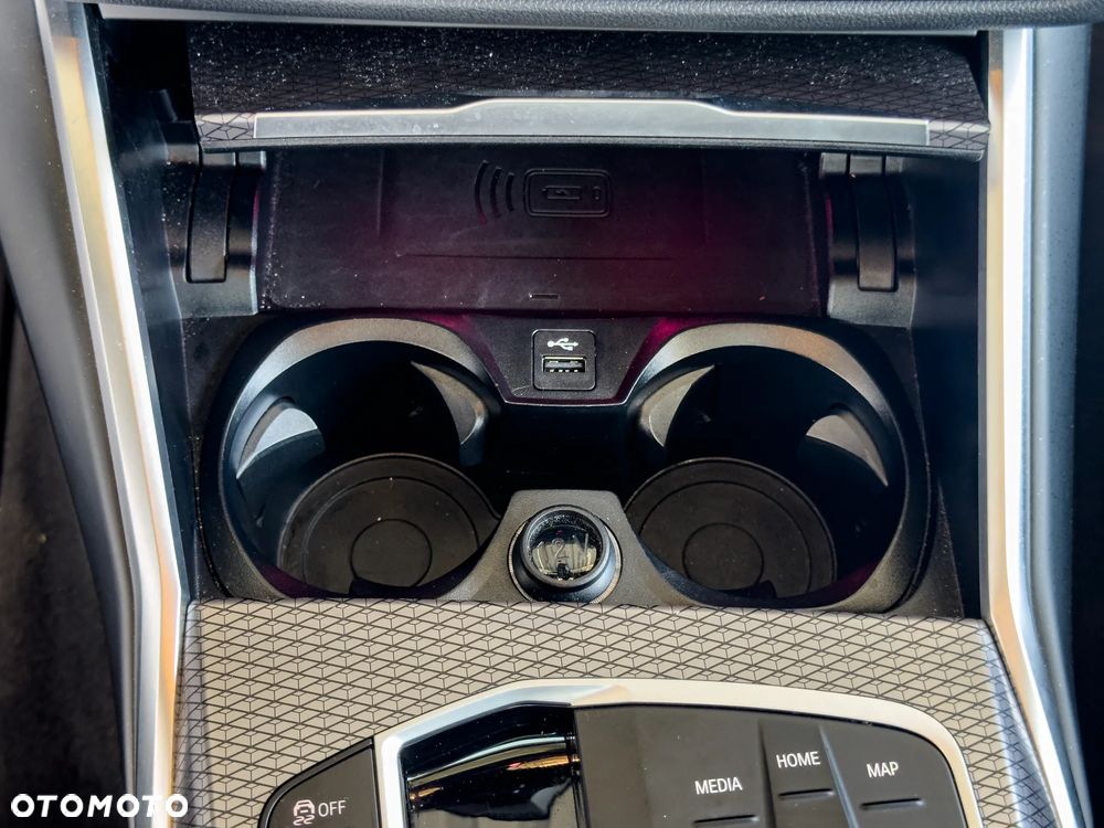 BMW Seria 3 318i Touring M Sport - 35
