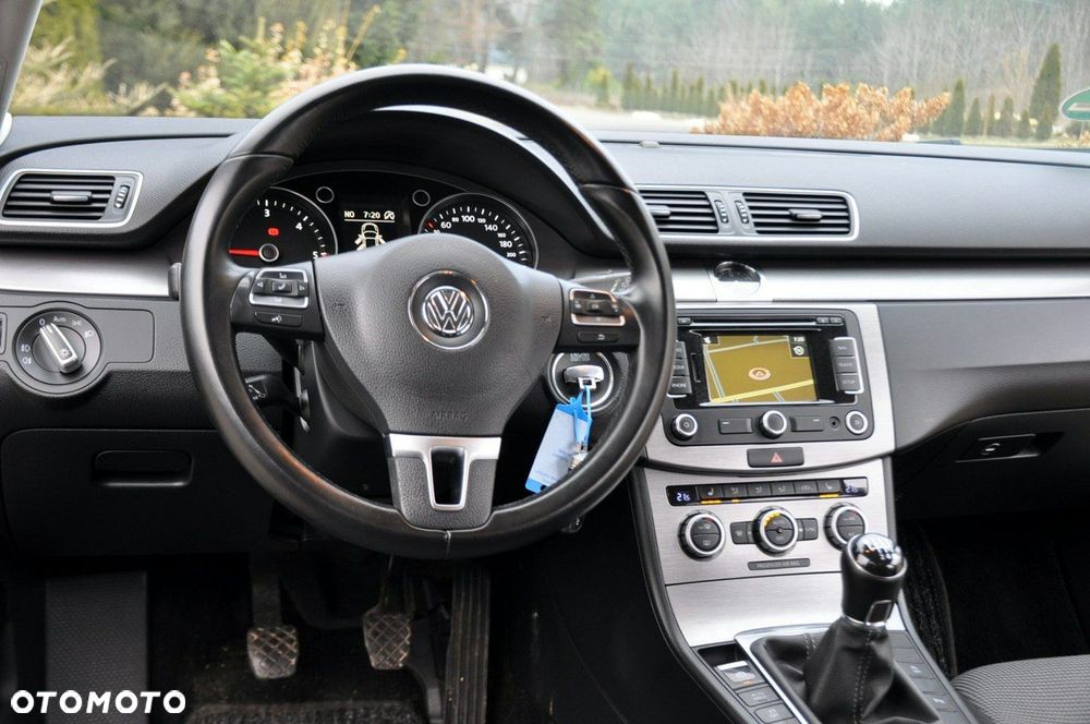 Volkswagen Passat - 30