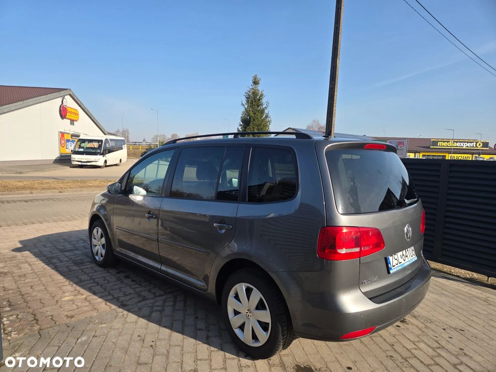 Volkswagen Touran - 10