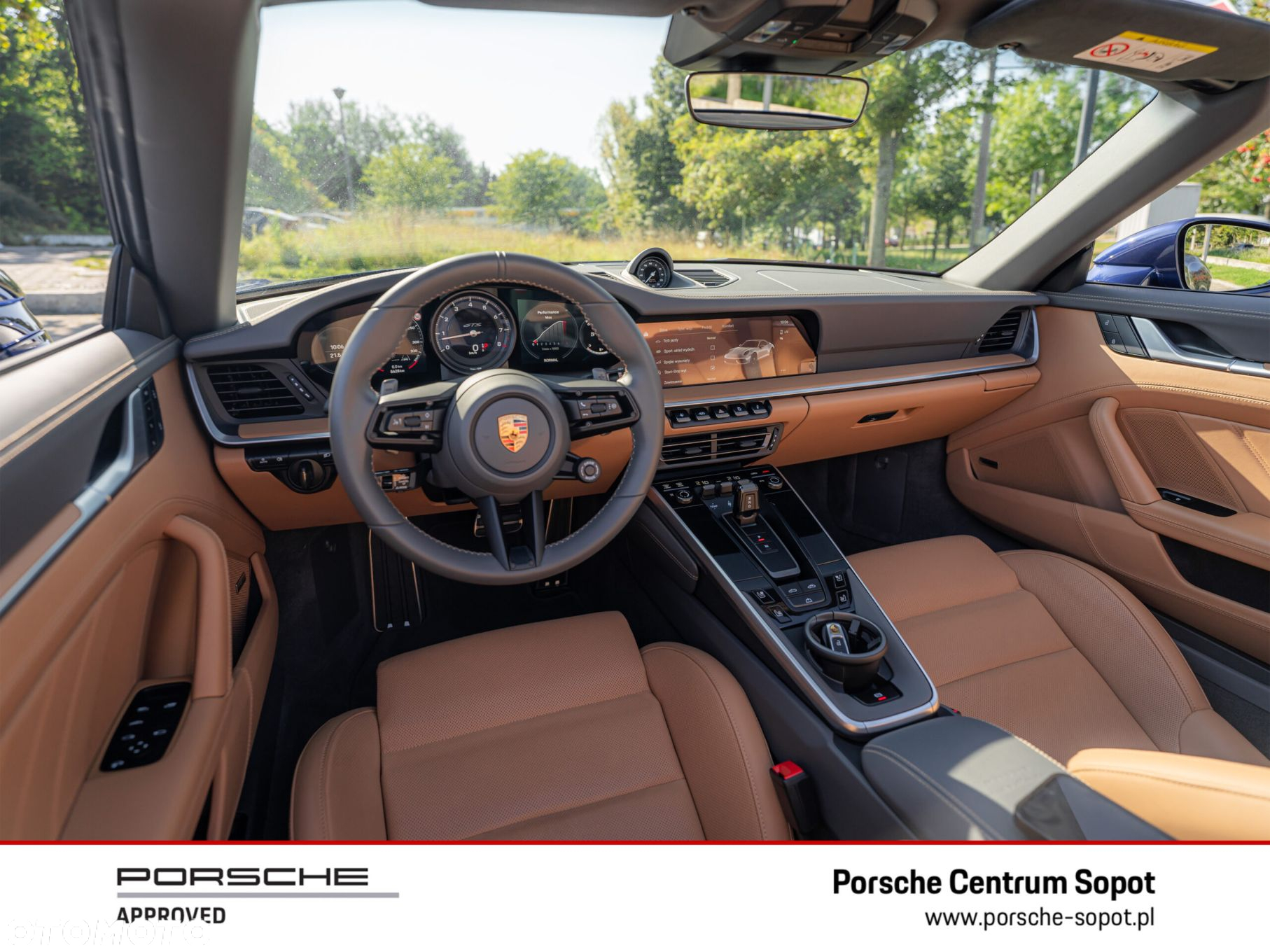 Porsche 911 Carrera GTS Cabrio - 15