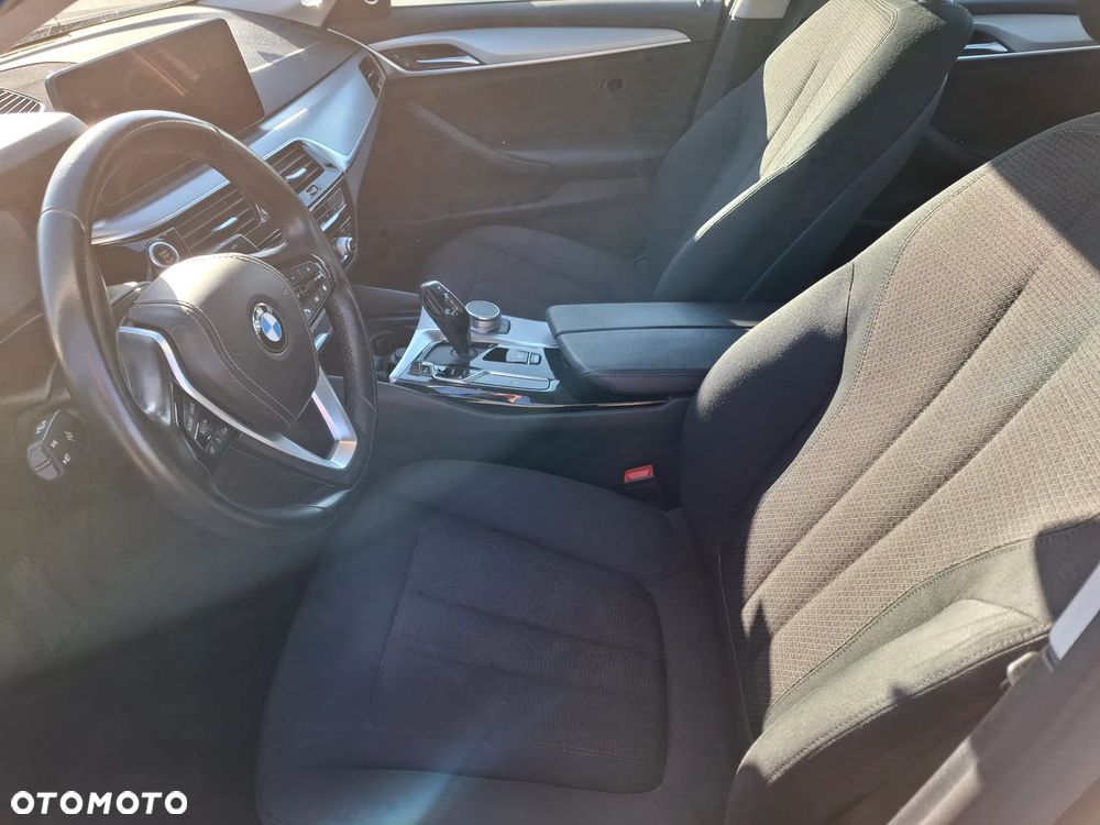 BMW Seria 5 518d - 11