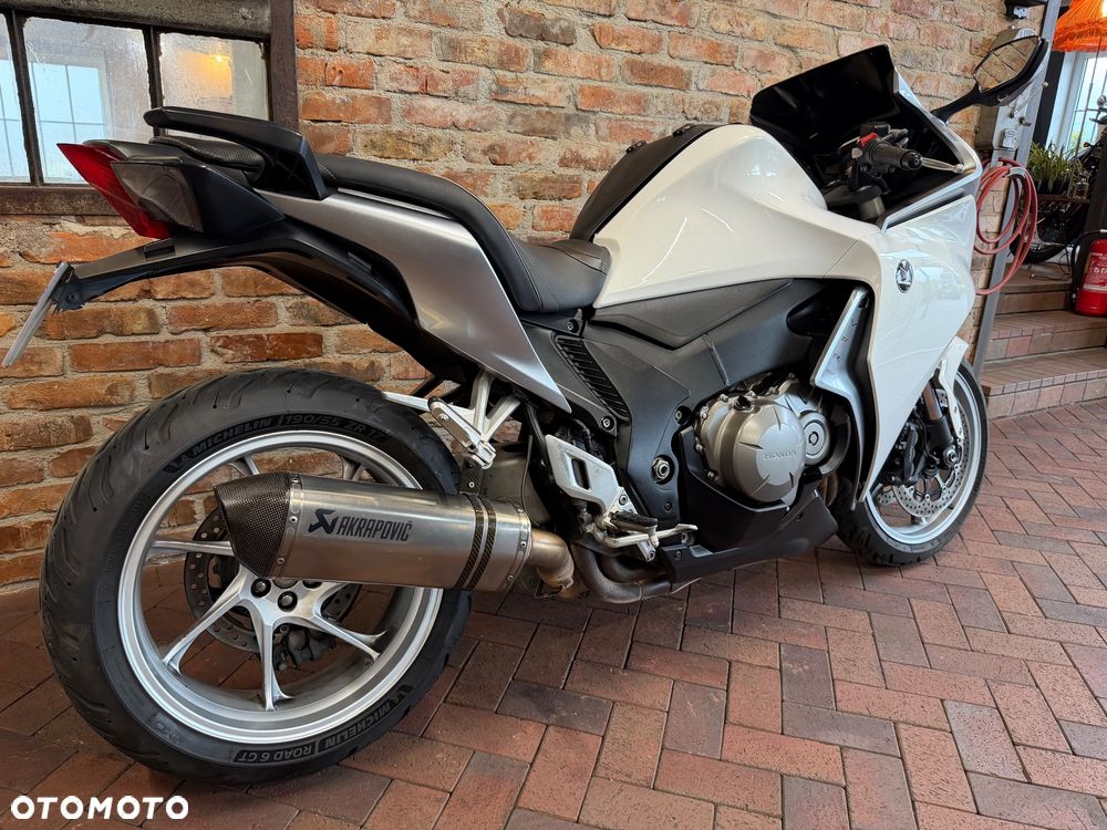 Honda VFR - 3