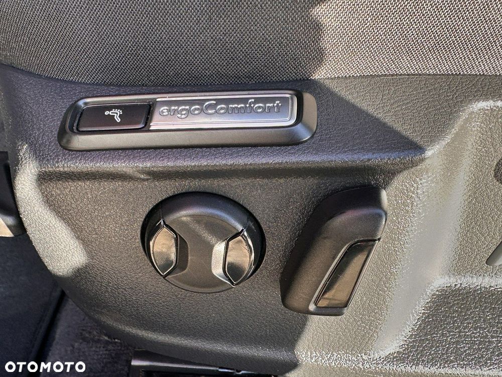 Volkswagen Passat Variant 2.0 TDI SCR DSG - 29