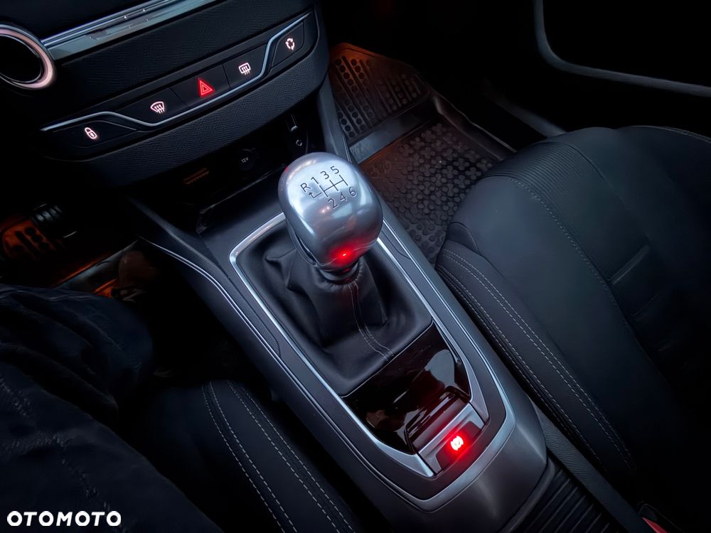 Peugeot 308 PureTech 130 GPF Stop & Start Allure Business-Paket - 23