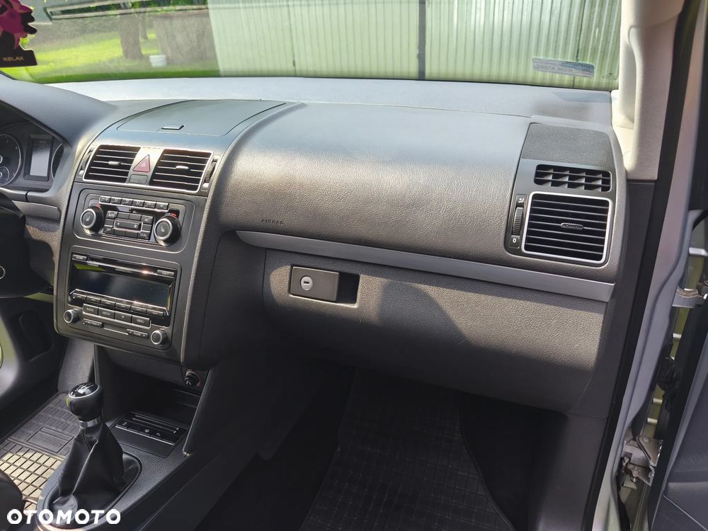 Volkswagen Touran 2.0 TDI DPF STYLE - 22