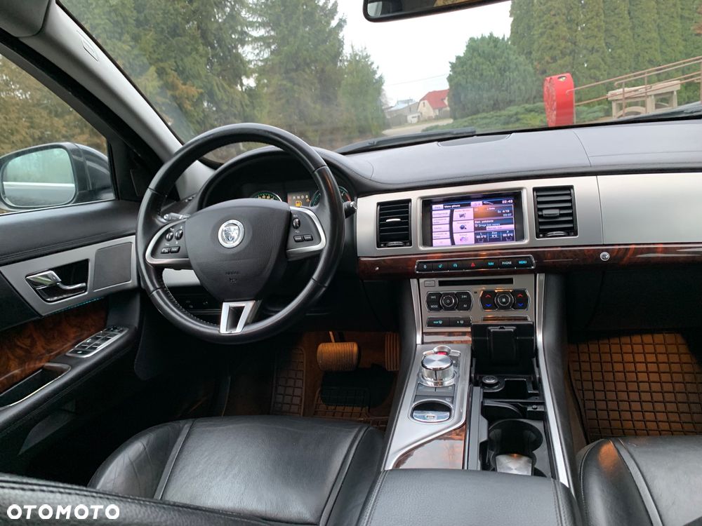 Jaguar XF 2.2 D Premium Luxury - 11