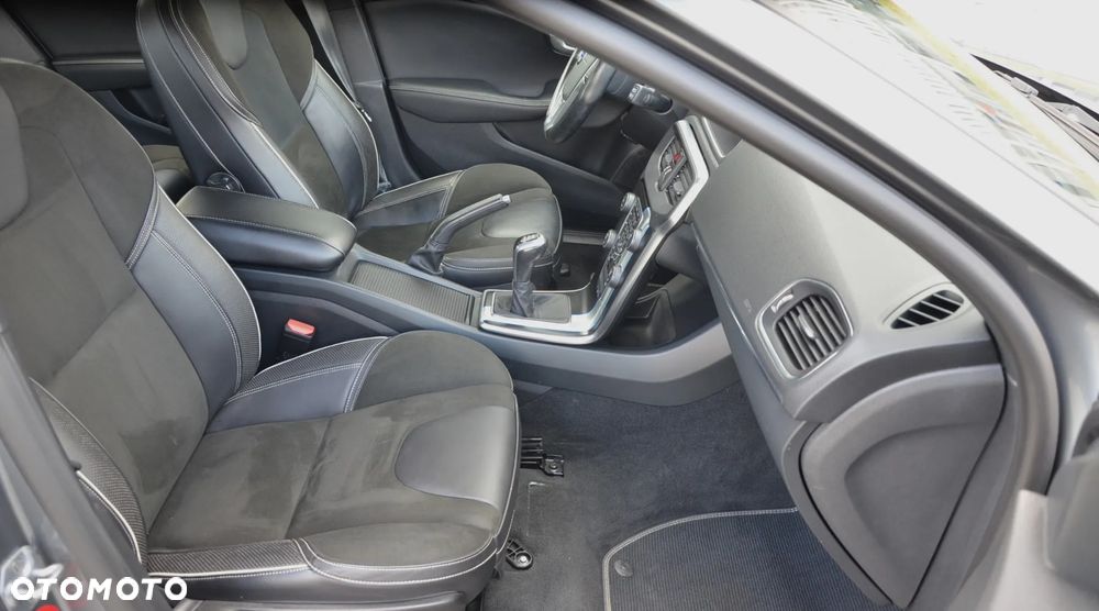 Volvo V40 D2 Drive-E R-Design Kinetic - 20