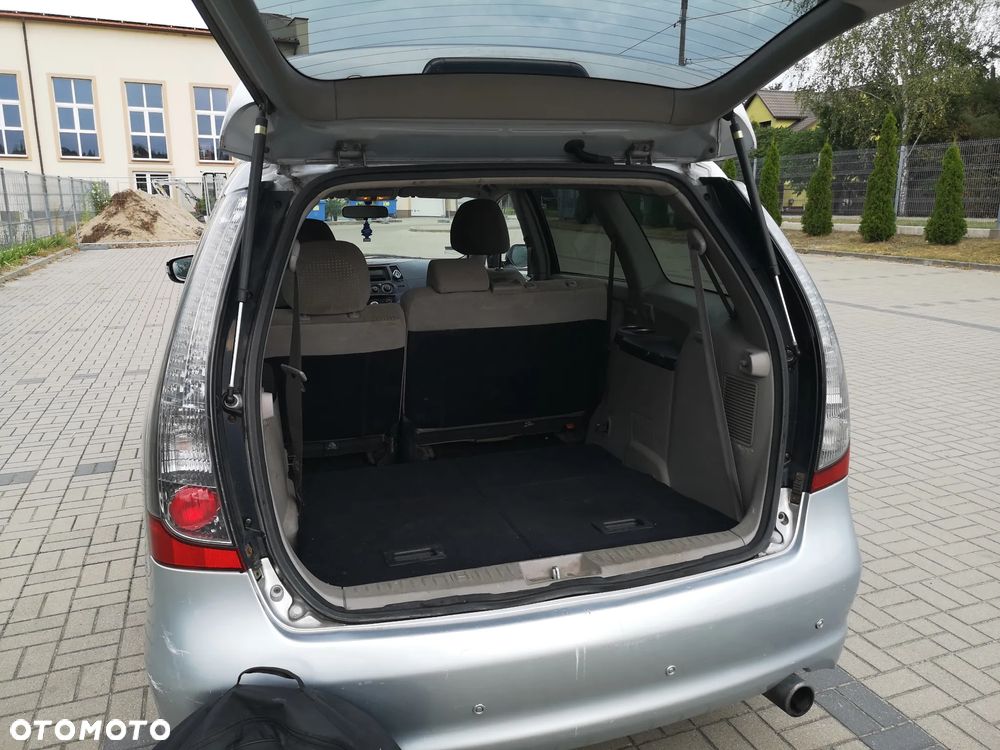 Mitsubishi Grandis - 10