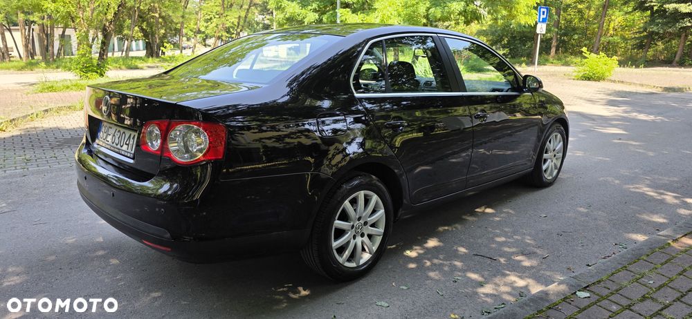 Volkswagen Jetta 2.0 TDI DPF Sportline DSG - 28