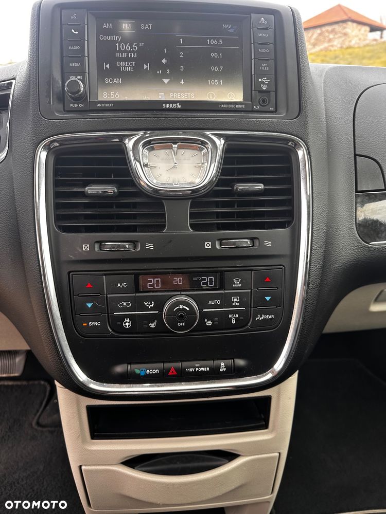 Chrysler Town & Country 3.6 Limited - 17