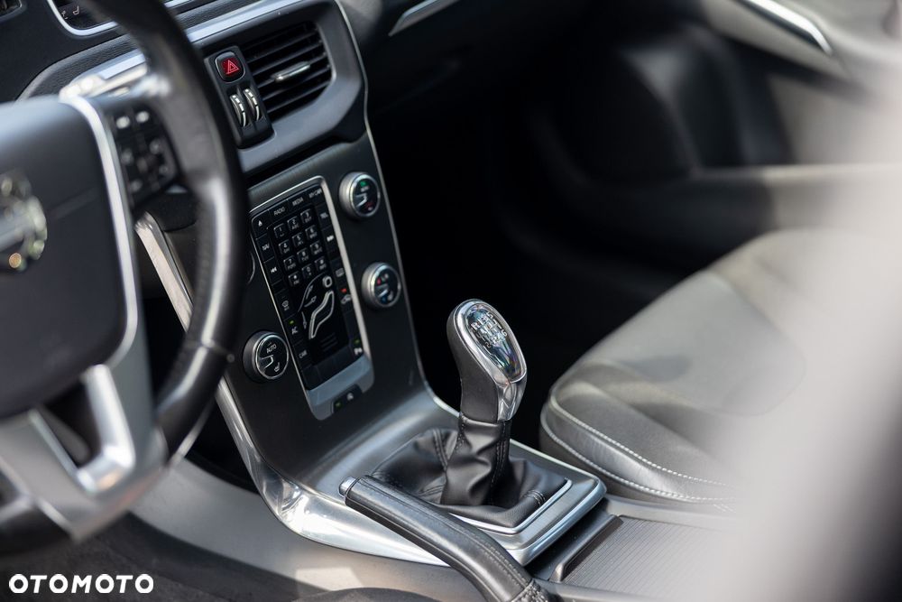 Volvo V40 T3 Momentum - 14