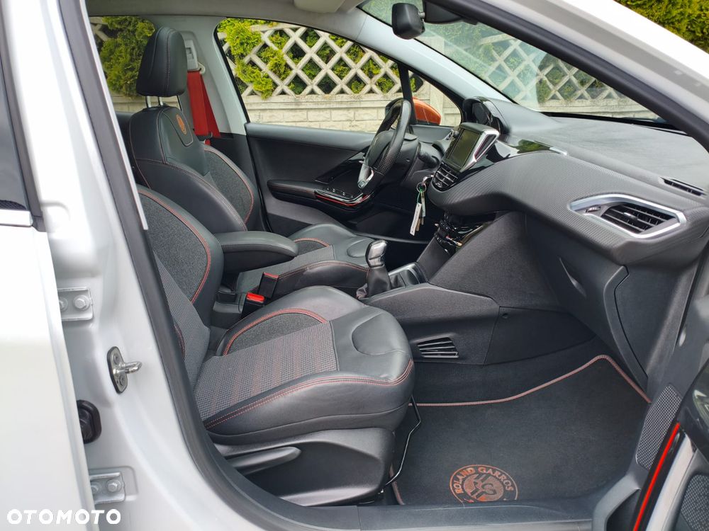 Peugeot 208 - 17
