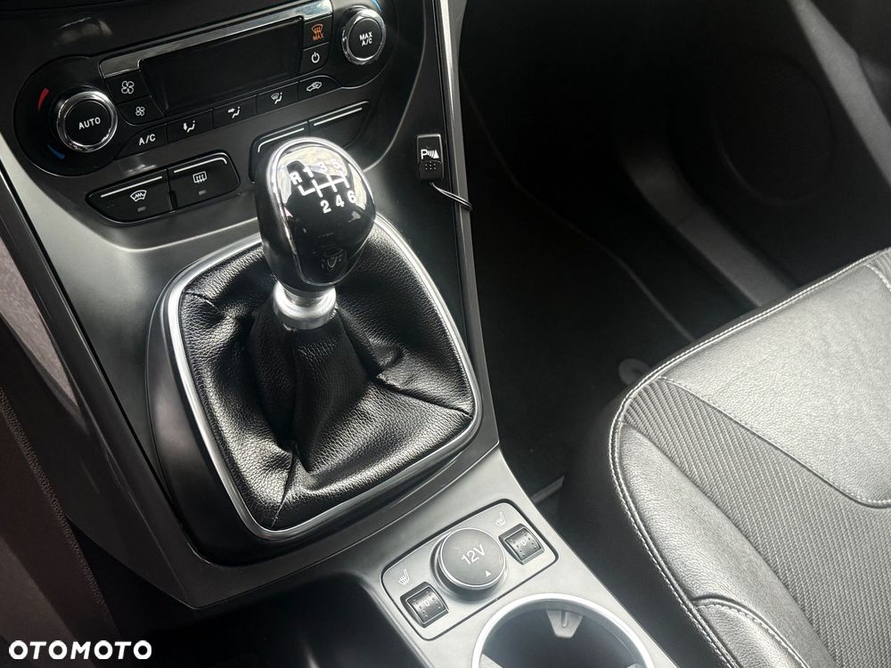 Ford Kuga 1.5 EcoBoost 2x4 Titanium - 12