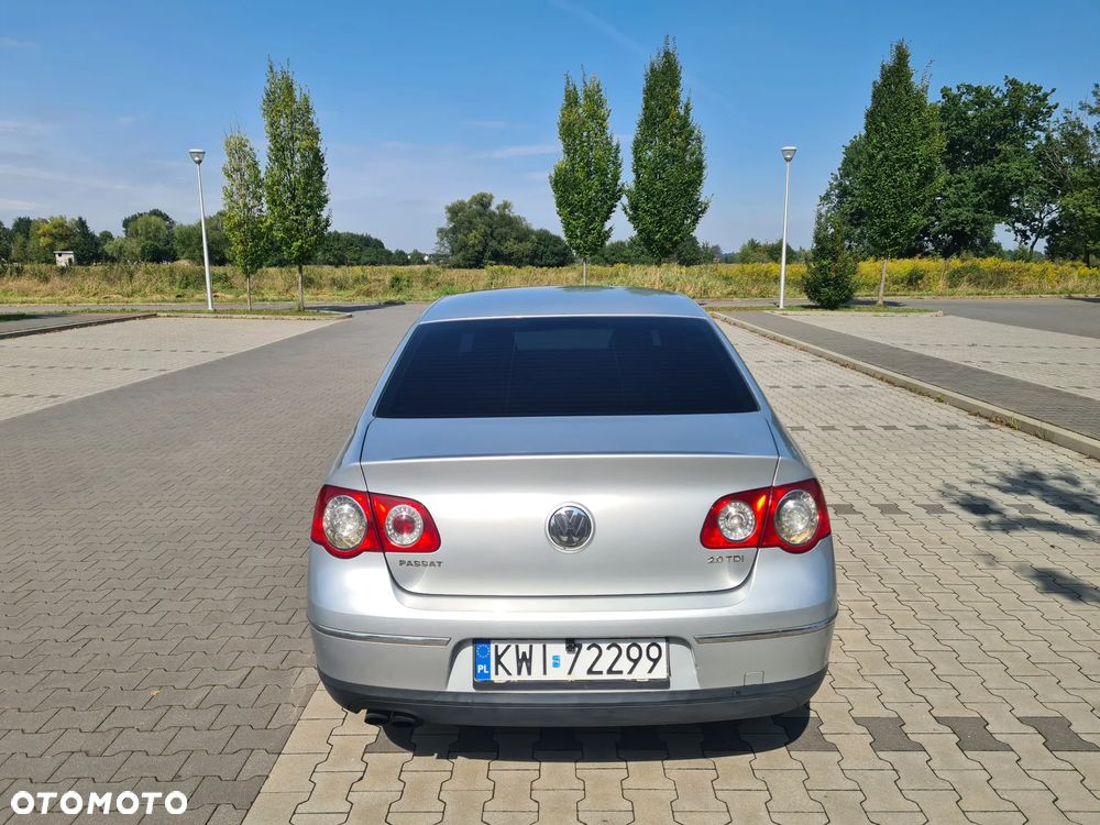 Volkswagen Passat 2.0 TDI Highline DSG - 9