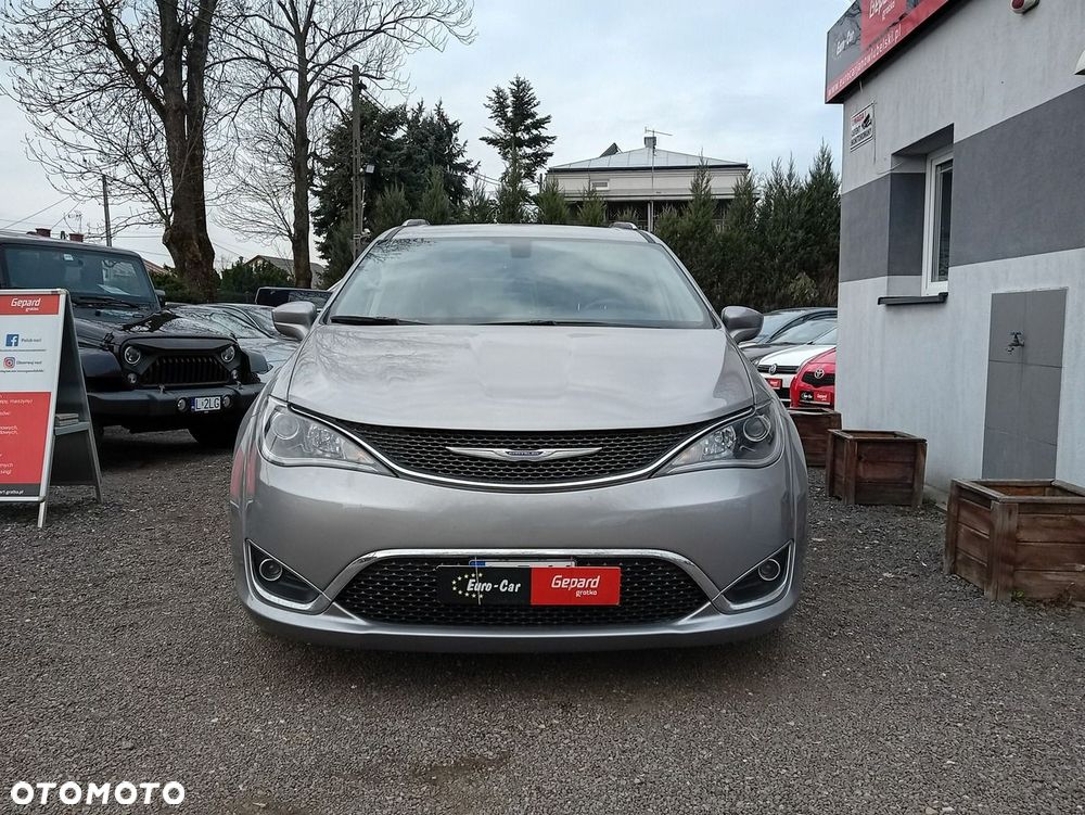 Chrysler Pacifica - 2