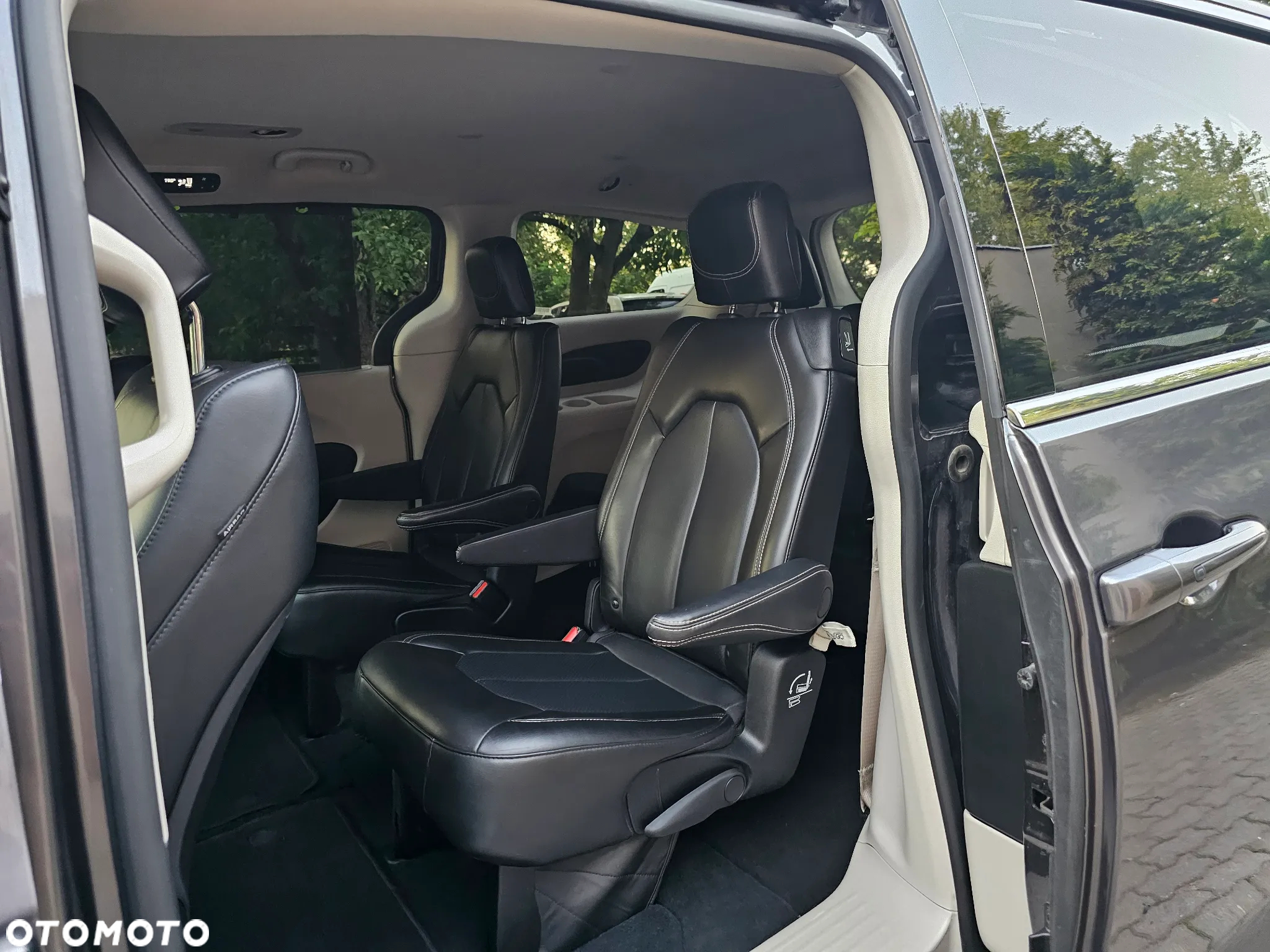 Chrysler Pacifica - 14