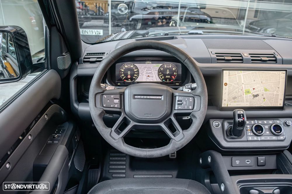 Land Rover Defender - 17