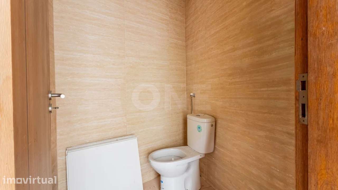 Loja 166 m² | Junto à Nacional | Estacionamento | Foros de Salvaterra - Grande imagem: 5/16