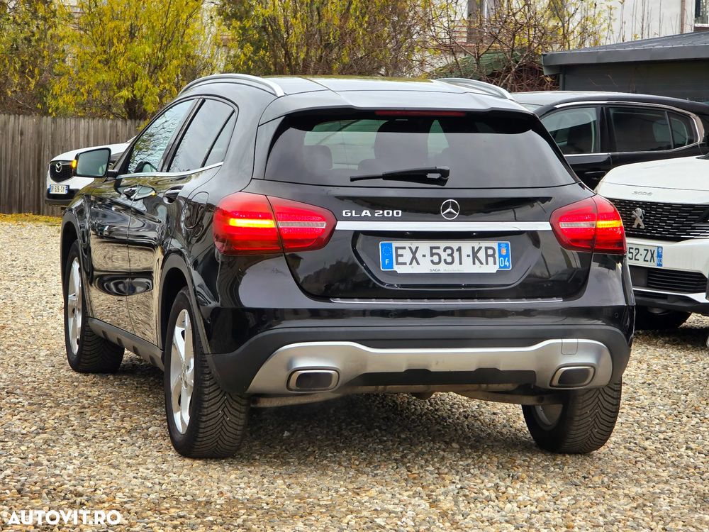 Mercedes-Benz GLA 200 7G-DCT AMG Line - 10