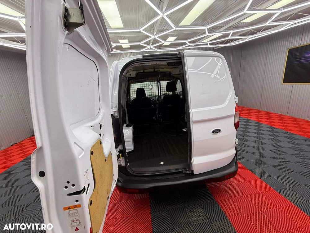 Ford Courier - 14