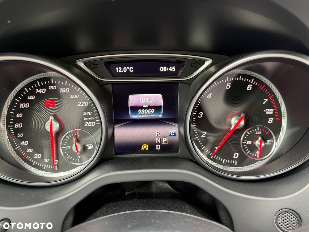 Mercedes-Benz GLA 200 7G-DCT - 8