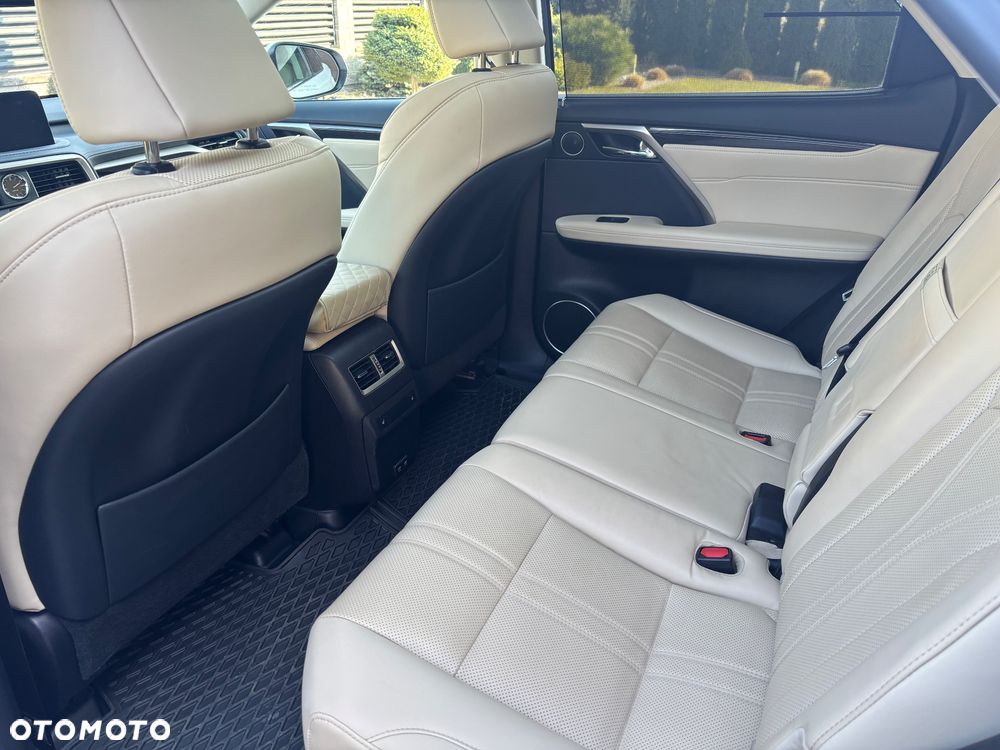Lexus RX - 9