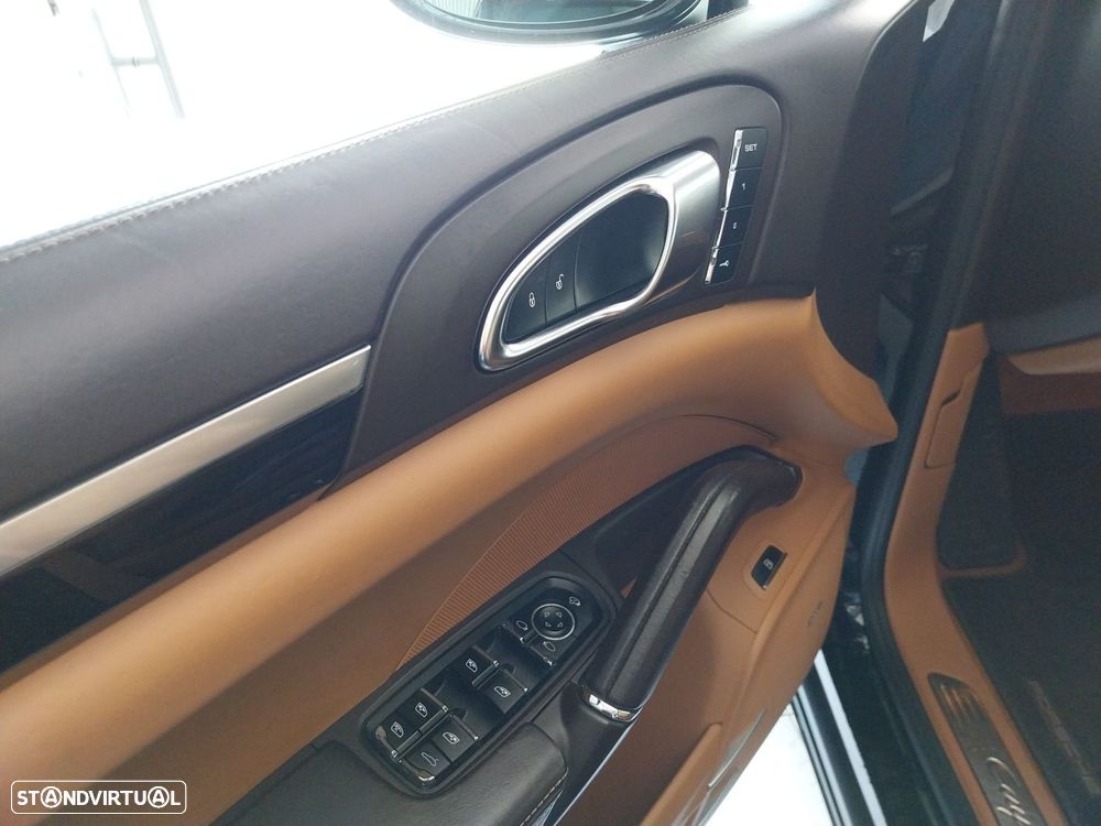 Porsche Cayenne - 8