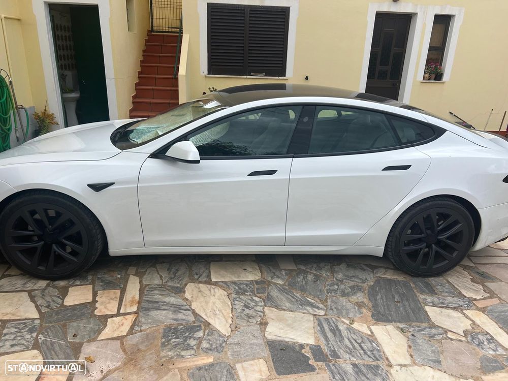Tesla Model S - 4