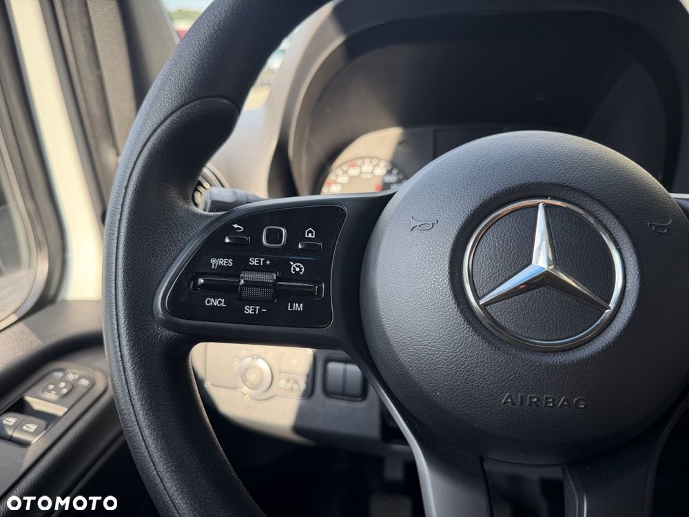 Mercedes-Benz Sprinter - 10