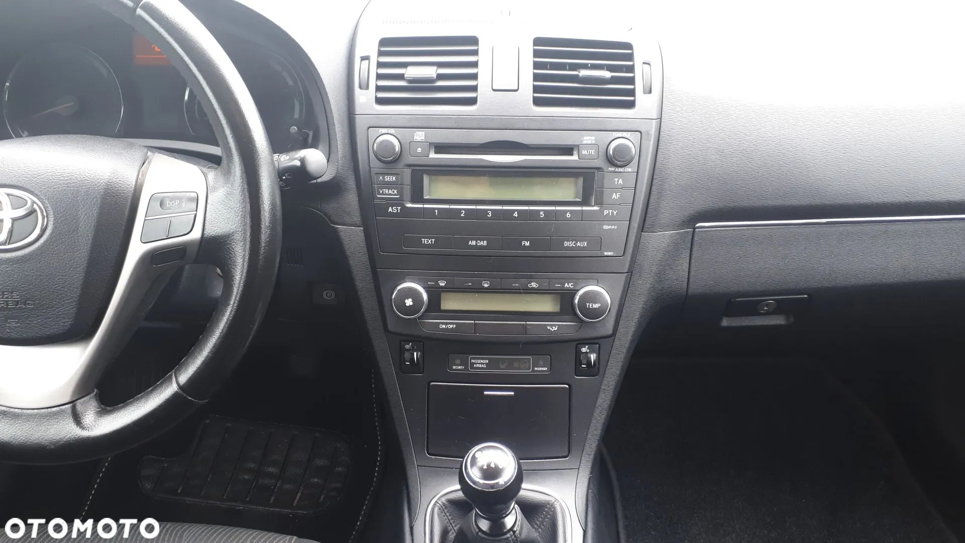 Toyota Avensis 1.6 Luna - 14