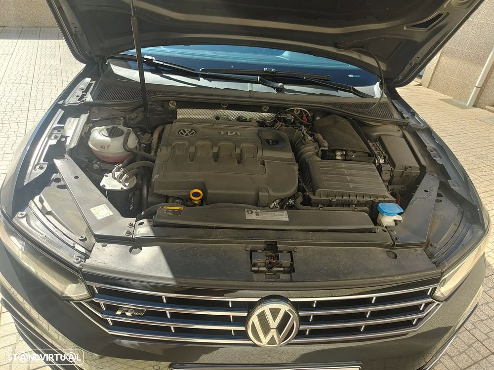 VW Passat Variant 2.0 TDI R-Line DSG - 14
