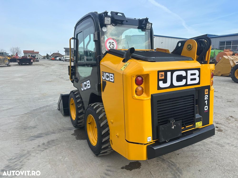 JCB 210 T4 - 4