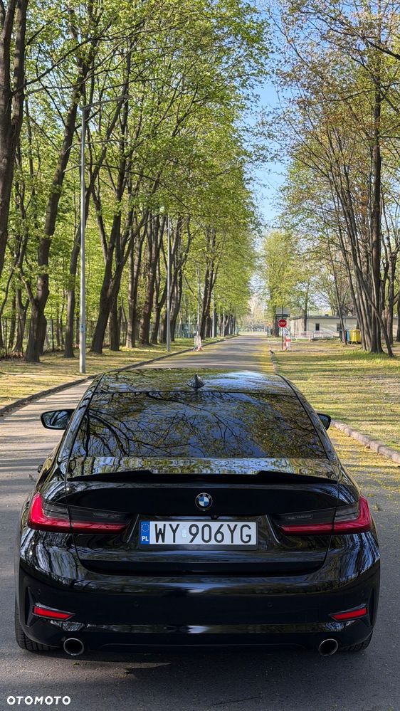 BMW Seria 3 330i M Sport - 4
