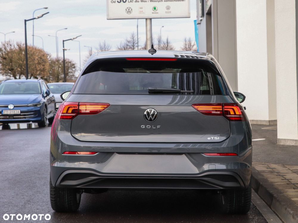 Volkswagen Golf - 6