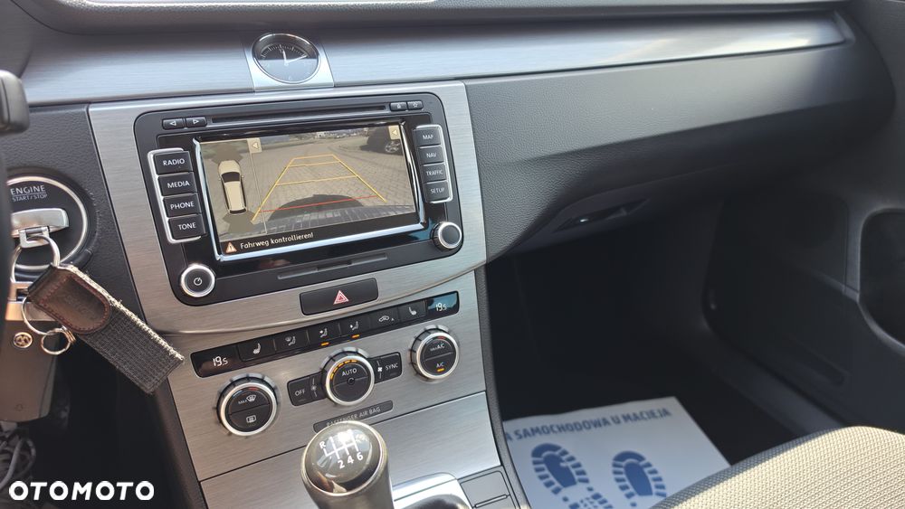 Volkswagen Passat 2.0 TDI Highline - 12