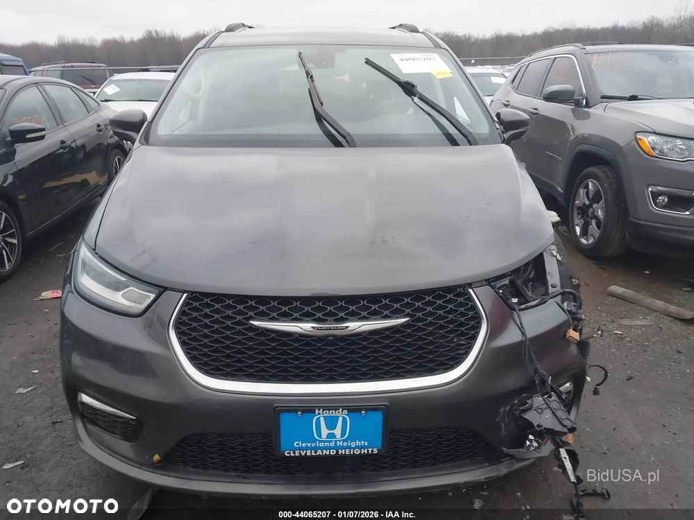 Chrysler Pacifica - 8