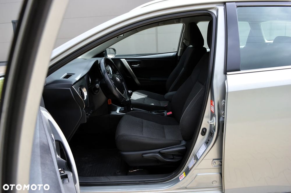 Toyota Auris 1.6 Premium Comfort - 6