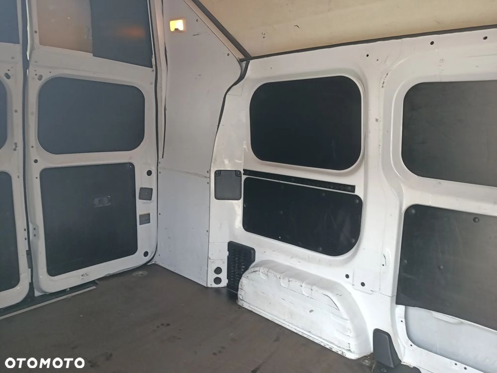 Nissan ENV 200 Maxi - 7
