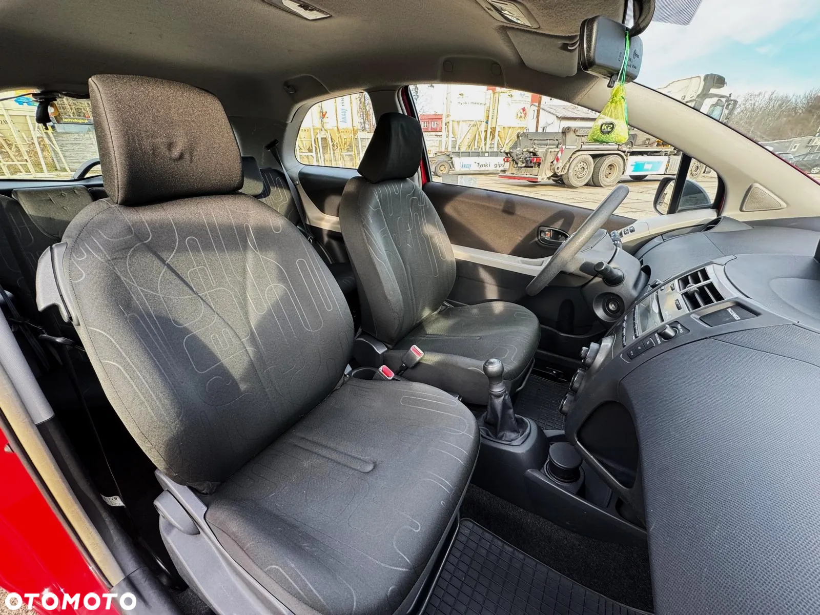 Toyota Yaris - 12